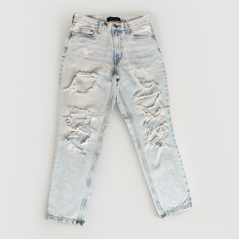 High Rise Skinny Distressed Aeropostale Mom Jean in Light Wash Size 2